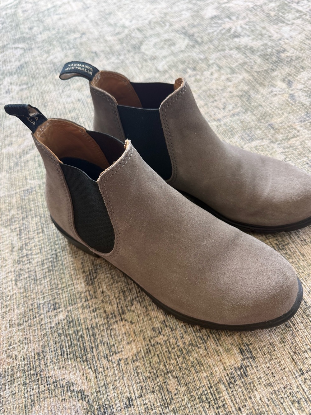 Blundstone Suede Leather Chelsea Boots Women's Size US 7 Shorties Worn Once - Picture 5 of 7